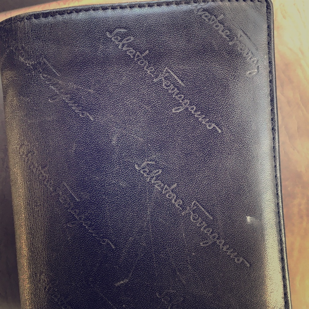 I is a 2012 farragmo wallet